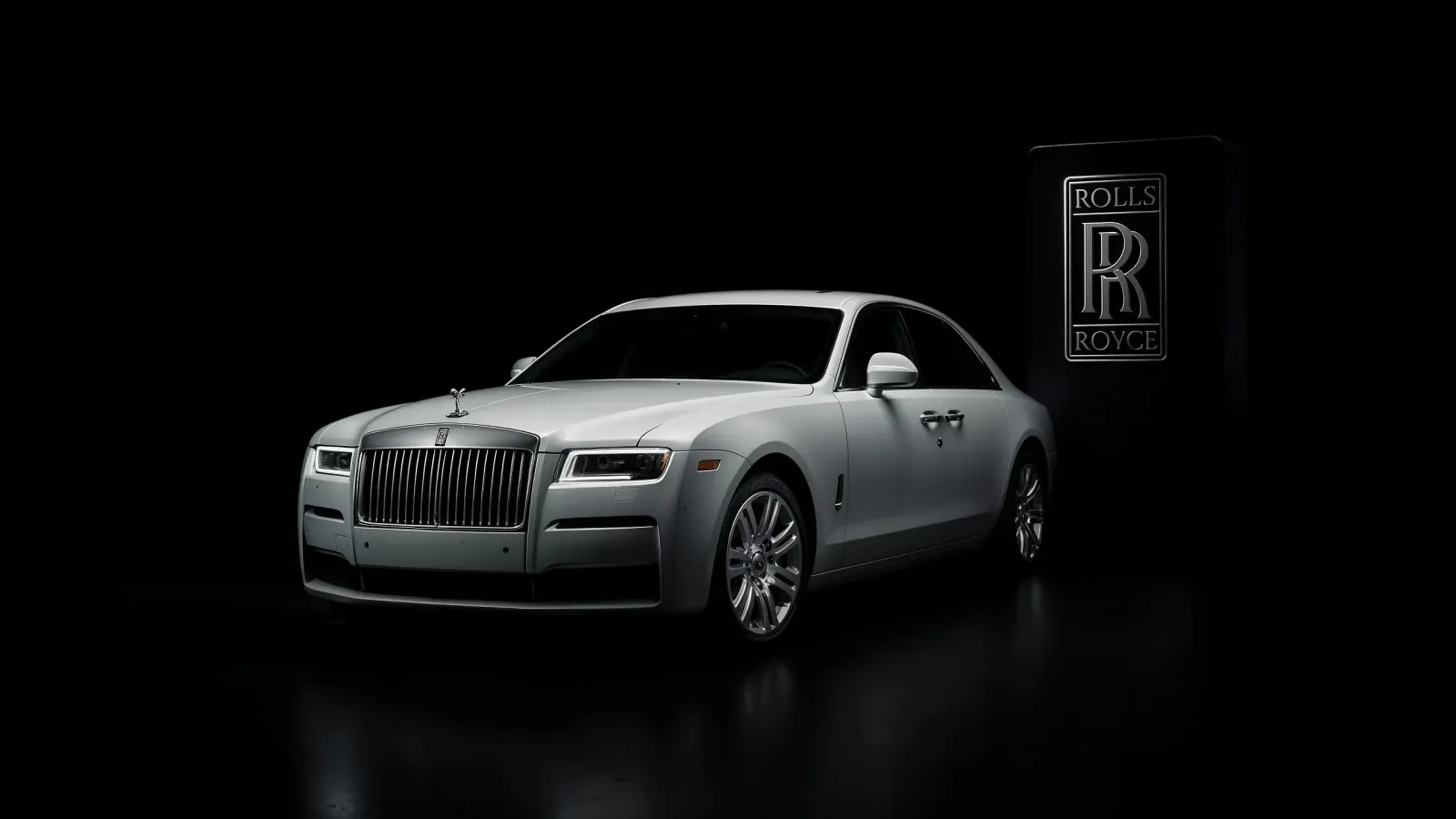 Rolls-Royce : A Silent Revolution That Turned Luxury Into a Legend